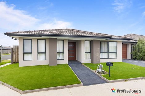 Property photo of 27 Inkerman Crescent Mickleham VIC 3064