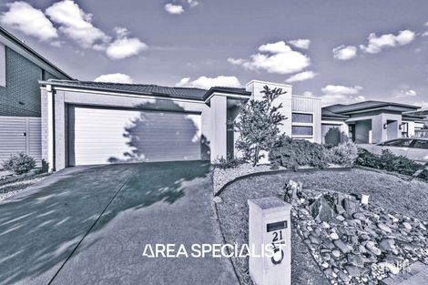 Property photo of 21 Serene Way Clyde North VIC 3978