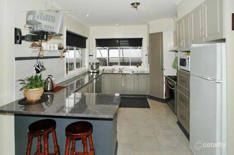 Property photo of 16 Glenbruar Drive Hillside VIC 3037