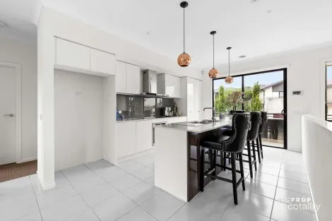 Property photo of 48 Zara Close Bundoora VIC 3083