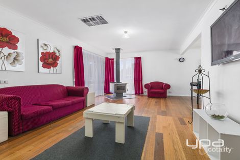 Property photo of 4 Peter Place Melton West VIC 3337