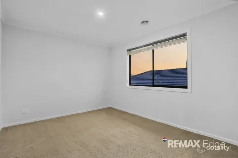 Property photo of 40 Evesham Drive Point Cook VIC 3030