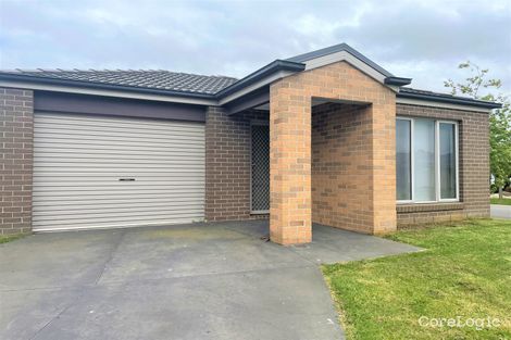 Property photo of 2 Wagner Close Cranbourne East VIC 3977
