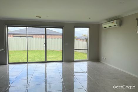 Property photo of 2 Wagner Close Cranbourne East VIC 3977