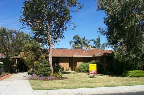 70 Excalibur Cir, Camillo, WA 6111