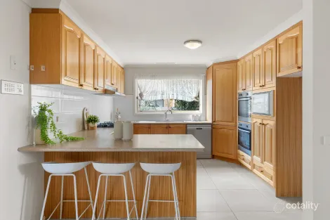 Property photo of 32 Bedingham Drive Hillside VIC 3037