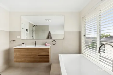 Property photo of 6 Maroubra Close Wadalba NSW 2259