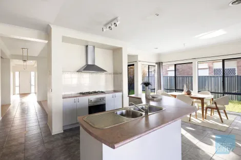 Property photo of 10 Narooma Avenue Burnside VIC 3023