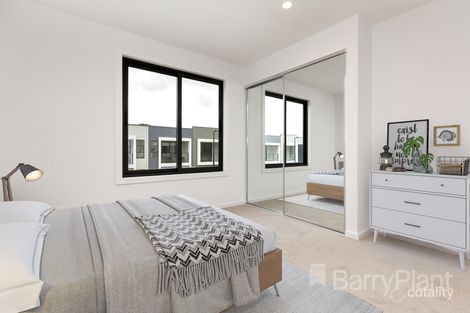 Property photo of 18 Hardy Loop Keysborough VIC 3173
