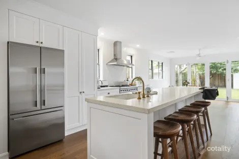 39 Chainey Ave, Miami, QLD 4220