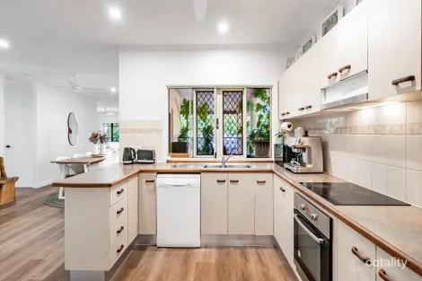 Property photo of 4 Trappes Court Mooroobool QLD 4870