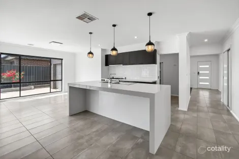 Property photo of 12 Seater Close Horsham VIC 3400