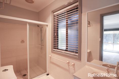 Property photo of 2/438 Kooringal Road Kooringal NSW 2650