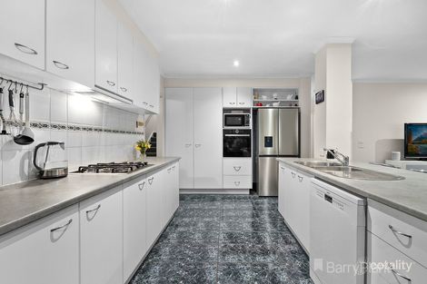 Property photo of 6 Mayfair Crescent Narre Warren VIC 3805