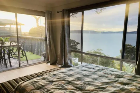 Property photo of 26 Sandstone Crescent Tascott NSW 2250