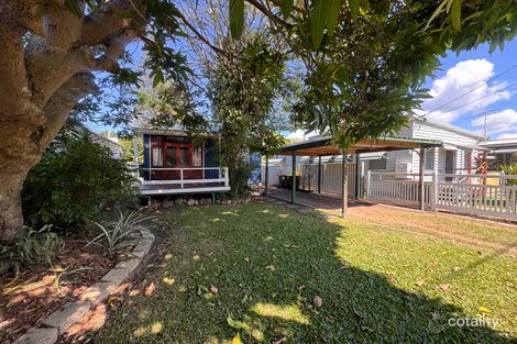 10 INGLIS ST, WOODY POINT, QLD 4019