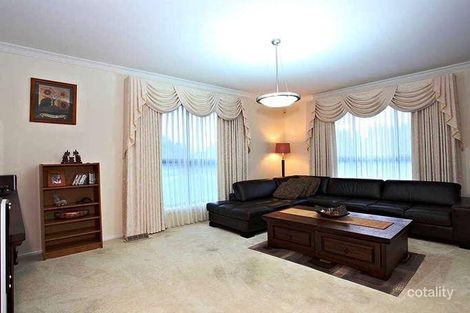 Property photo of 11 Ivanhoe Court Greenvale VIC 3059