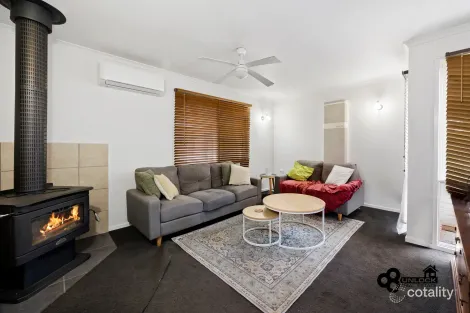 Property photo of 32 Bluegrass Crescent Pakenham VIC 3810