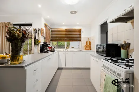 Property photo of 32 Bluegrass Crescent Pakenham VIC 3810