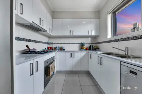 Property photo of 2/31 Hanson Road Craigieburn VIC 3064