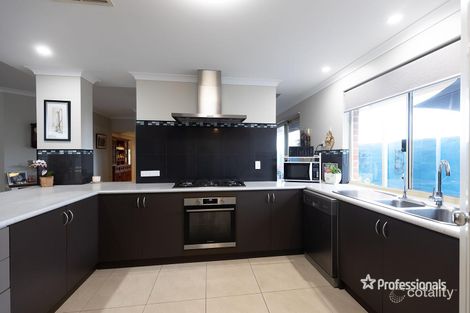 Property photo of 28 Birkett Circle Ellenbrook WA 6069