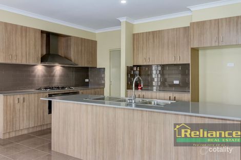 Property photo of 28 Fortescue Boulevard Manor Lakes VIC 3024