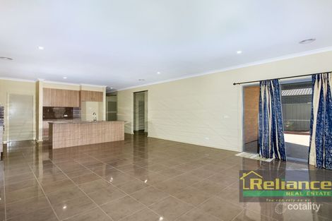 Property photo of 28 Fortescue Boulevard Manor Lakes VIC 3024