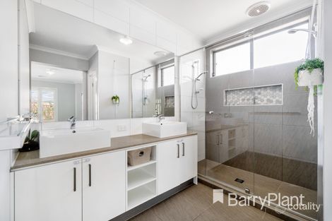 Property photo of 3 Strawberry Road Manor Lakes VIC 3024