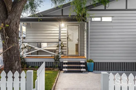 21 LANDSBORO AVE, BOONDALL, QLD 4034
