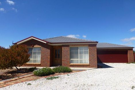 Property photo of 4 Yeovil Court Echuca VIC 3564