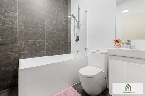 Property photo of 2/21 Girraween Road Girraween NSW 2145