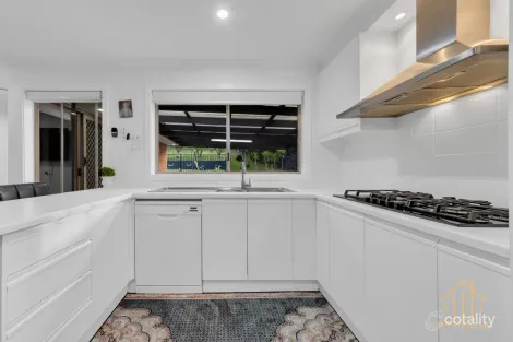 Property photo of 4 Blackwood Drive Hampton Park VIC 3976