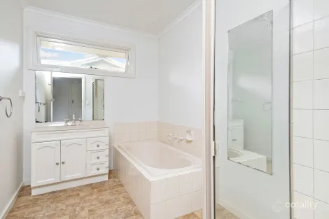 Property photo of 9 Oaklands Crescent Frankston VIC 3199