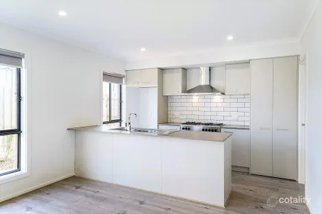Property photo of 16 Vienet Avenue Armstrong Creek VIC 3217