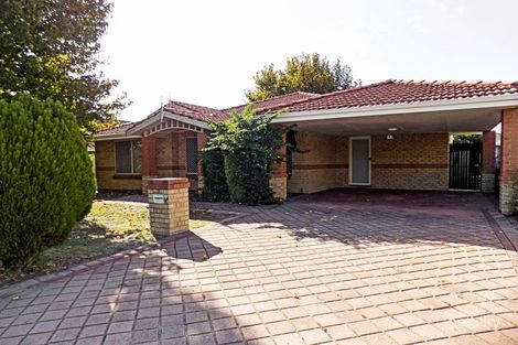 7 Woodrow Ct, Queens Park, WA 6107