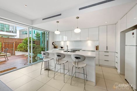 Property photo of 24/15 Beach Road Hampton VIC 3188