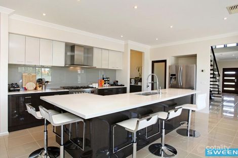 Property photo of 5 Begonia Court Caroline Springs VIC 3023