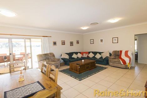 Property photo of 102 Berrawinnia Place Dubbo NSW 2830