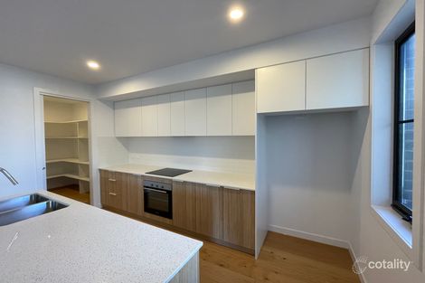 2/18 Stapley Cres, Altona North, VIC 3025