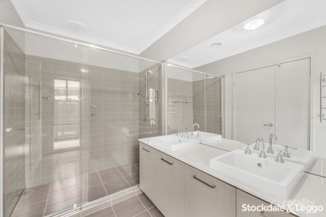 Property photo of 28 Thoresby Circuit Craigieburn VIC 3064