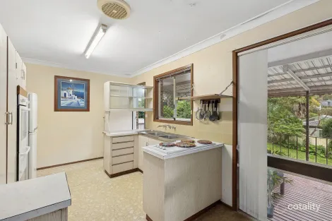 Property photo of 11 Crawford Crescent Wyoming NSW 2250