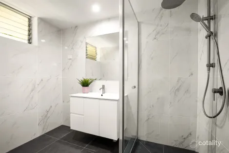 Property photo of 2/125 Clarence Road Indooroopilly QLD 4068