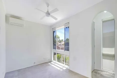 Property photo of 5 Kasie Place St Clair NSW 2759