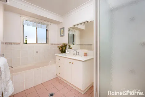 Property photo of 4 Hudson Drive Lloyd NSW 2650