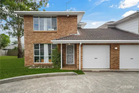 Property photo of 6/4 Jacquinot Place Glenfield NSW 2167