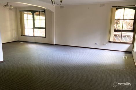 Property photo of 8 Redcraze Rise Mill Park VIC 3082