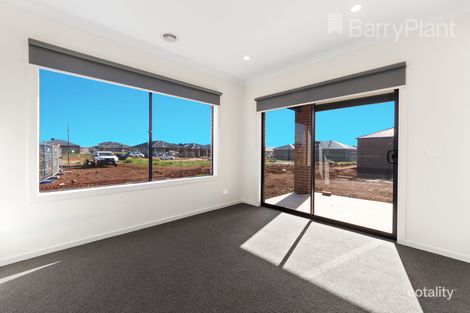 64 Gilfillan Cct, Thornhill Park, VIC 3335