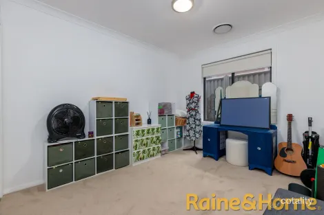 Property photo of 28 Fountain Circuit Dubbo NSW 2830