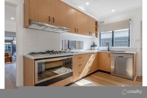 Property photo of 10 Warren Road Mordialloc VIC 3195