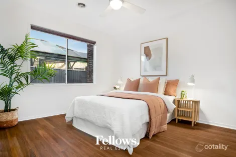 Property photo of 32 Laurina Link Pakenham VIC 3810